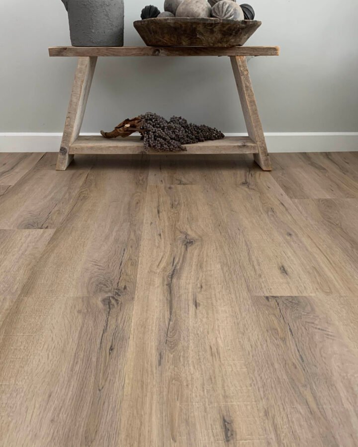 City 5600 (rigid click) Smoked Oak Light